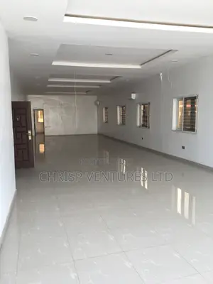 Self Serviced 203sqm With Inbuilt Toilets