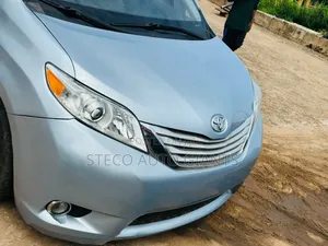 Toyota Sienna 2015 Silver
