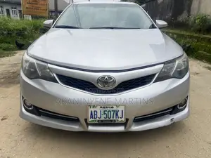 Toyota Camry SE 4dr Sedan (2.5L 4cyl 6A) 2014 Silver