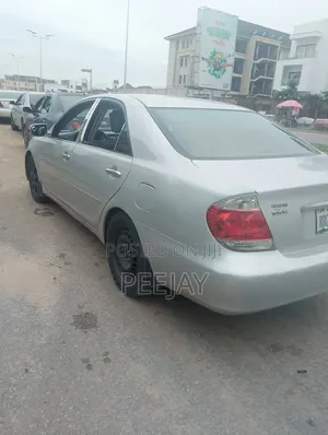 Toyota Camry XLE V6 4dr Sedan (3.0L 6cyl 5A) 2005 Silver