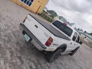 Toyota Tacoma 2005 White