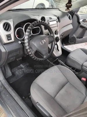 Toyota Matrix Hatchback FWD (1.8L 4cyl 5M) 2009 Gray