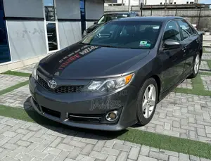 Toyota Camry SE 4dr Sedan (2.5L 4cyl 6A) 2014 Gray