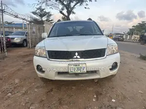 Mitsubishi Endeavor SE 2011 White