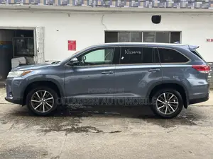 Toyota Highlander 2019 Blue