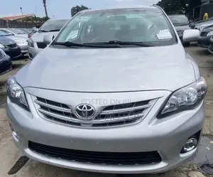 Toyota Corolla LE Special Edition 4dr Sedan (1.8L 4cyl 4A) 2013 Silver
