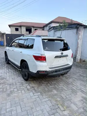 Toyota Highlander Limited 2011 White