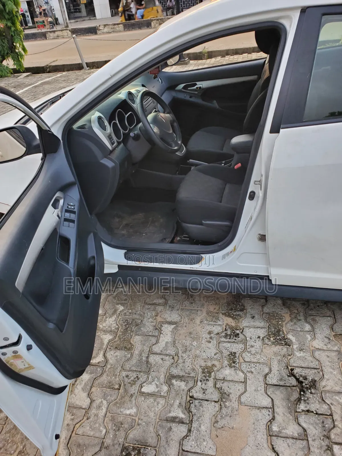 Pontiac Vibe 2008 White