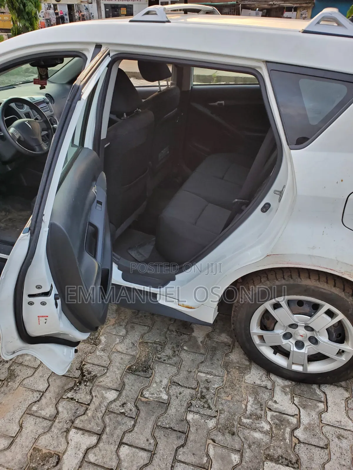 Pontiac Vibe 2008 White