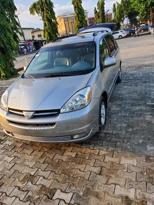 Toyota Sienna 2005 Silver