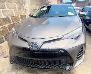 Toyota Corolla LE (1.8L 4cyl 2A) 2018 Gold