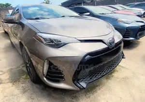 Toyota Corolla LE (1.8L 4cyl 2A) 2018 Gold