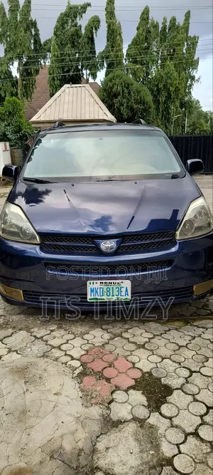 Toyota Sienna 2004 Blue