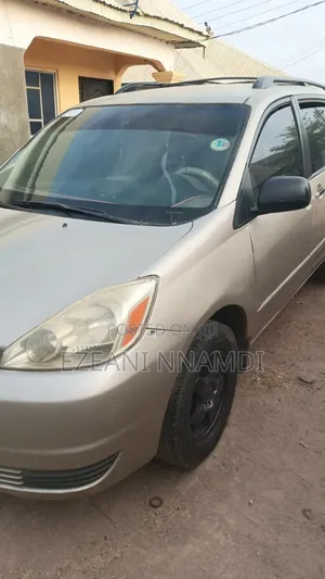 Toyota Sienna 2004 Gold
