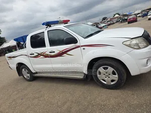 Toyota Hilux 2010 White