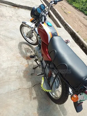 Bajaj Boxer 100 2025 Red