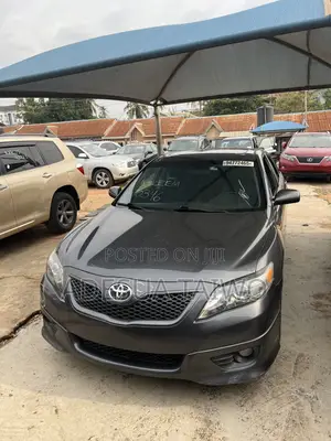 Toyota Camry LE 4dr Sedan (2.5L 4cyl 6A) 2011 Gray