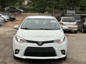 Toyota Corolla LE 4dr Sedan (1.8L 4cyl CVT) 2015 White