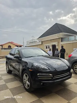 Porsche Cayenne Diesel 4dr SUV AWD (3.0L 6cyl Turbodiesel 8A) 2015