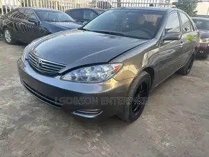 Toyota Camry LE 4dr Sedan (2.4L 4cyl 5A) 2005 Gray