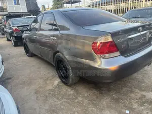 Toyota Camry LE 4dr Sedan (2.4L 4cyl 5A) 2005 Gray