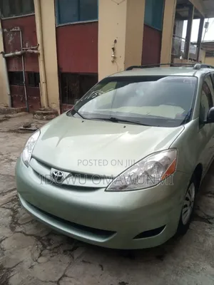 Toyota Sienna LE 2009