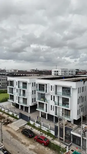 3bdrm Apartment in Lekki Phase 1 for sale