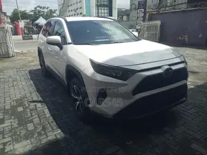 Toyota RAV4 2021 White