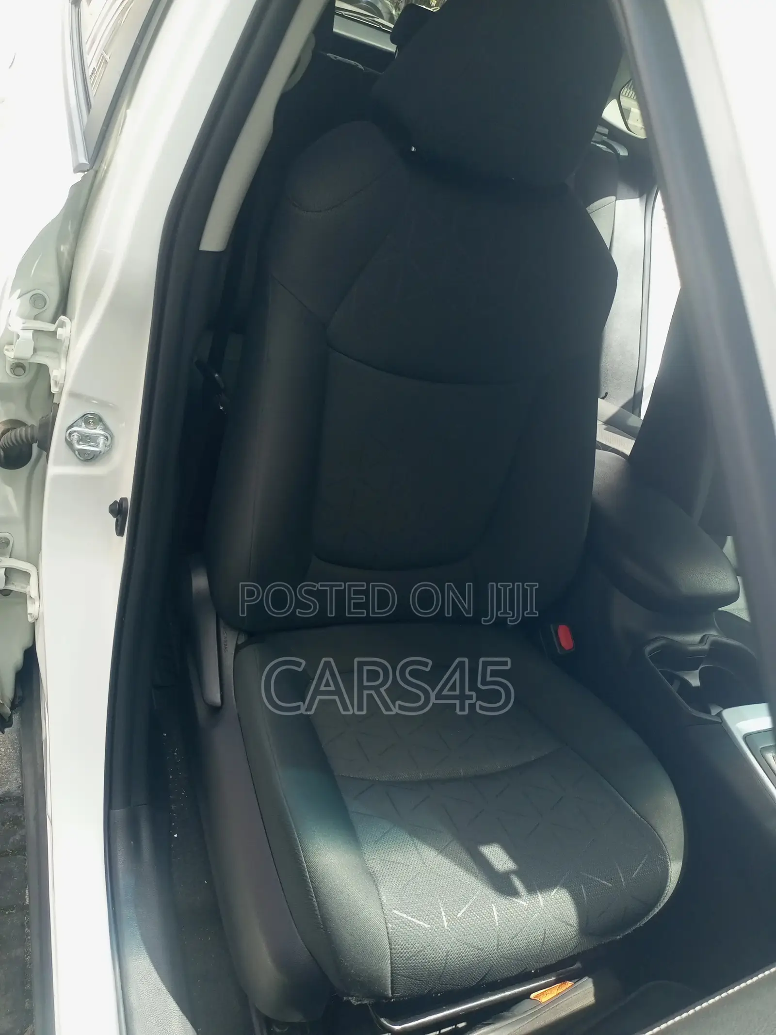 Toyota RAV4 2021 White