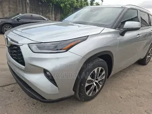 Toyota Highlander 2021 Silver