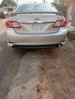 Toyota Corolla 2011 Silver