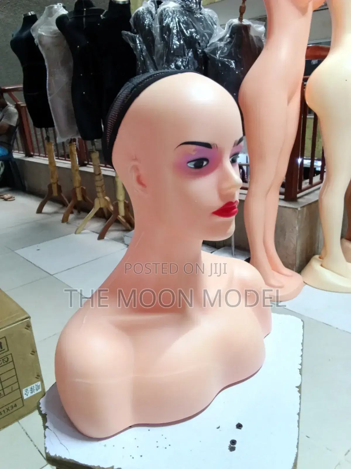 Weavon Display Shoulder
