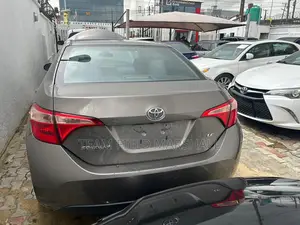 Toyota Corolla LE (1.8L 4cyl 2A) 2018 Gray
