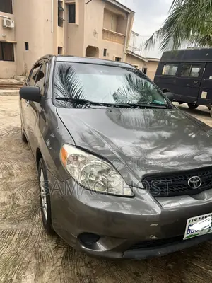 Toyota Matrix XR Hatchback FWD (1.8L 4cyl 4A) 2005 Gray