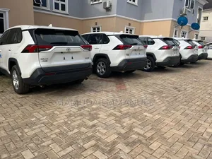 Toyota RAV4 2021 White