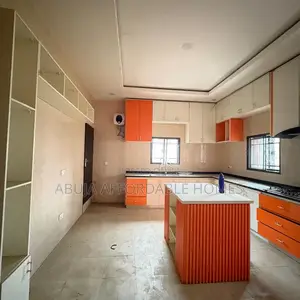 Furnished 5bdrm Duplex in Sabon Lugbe for sale