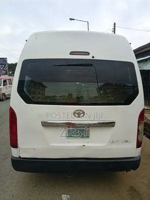 Toyota HiAce 2012 White