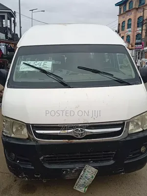 Toyota HiAce 2012 White