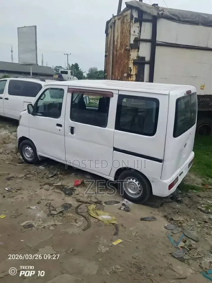 Bus 2012 White