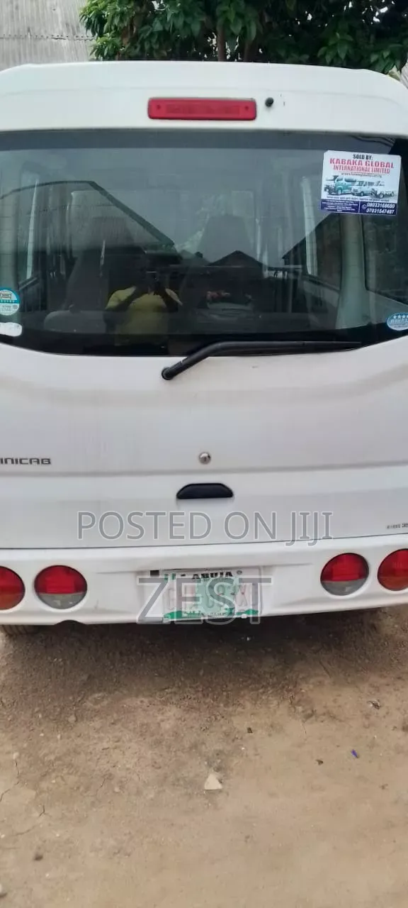 Bus 2013 White