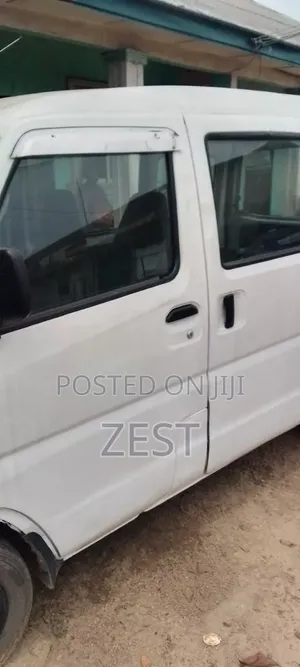 Bus 2013 White
