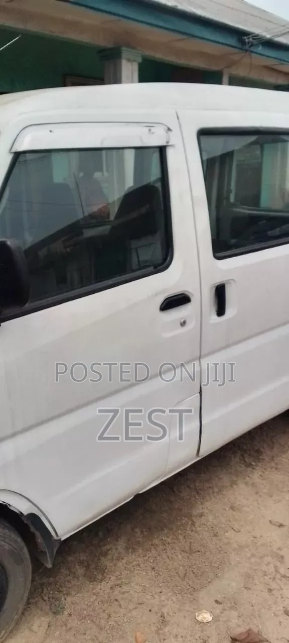 Bus 2013 White