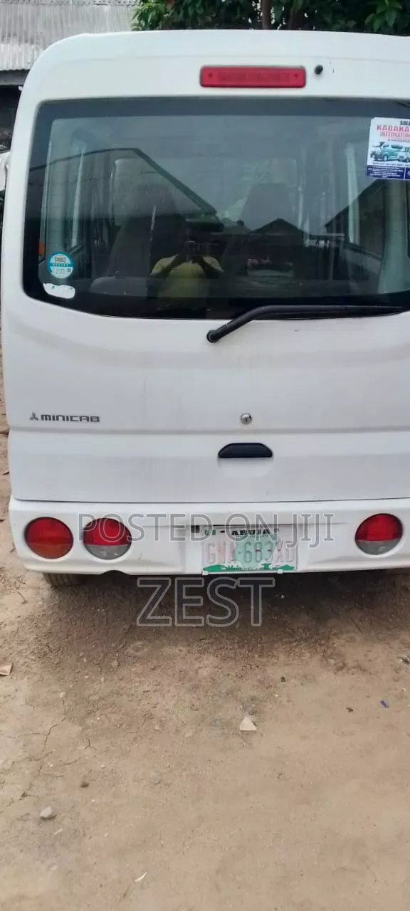 Bus 2013 White