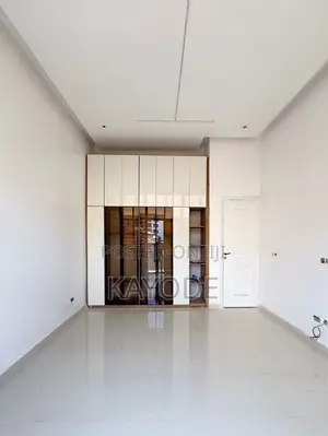 3bdrm Apartment in Lekki Phase 1 for sale