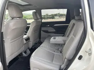 Toyota Highlander XLE 2019 White