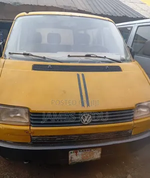 Volkswagen Transporter 2006 Yellow