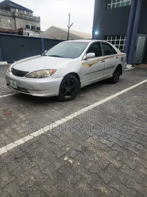Toyota Camry LE 4dr Sedan (2.4L 4cyl 5A) 2005 Silver
