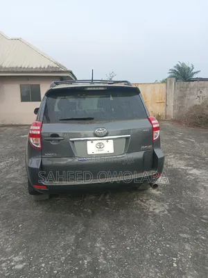 Toyota RAV4 2010 Silver