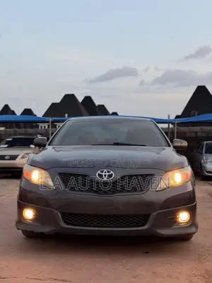 Toyota Camry SE 4dr Sedan (2.5L 4cyl 6AM) 2010 Gray