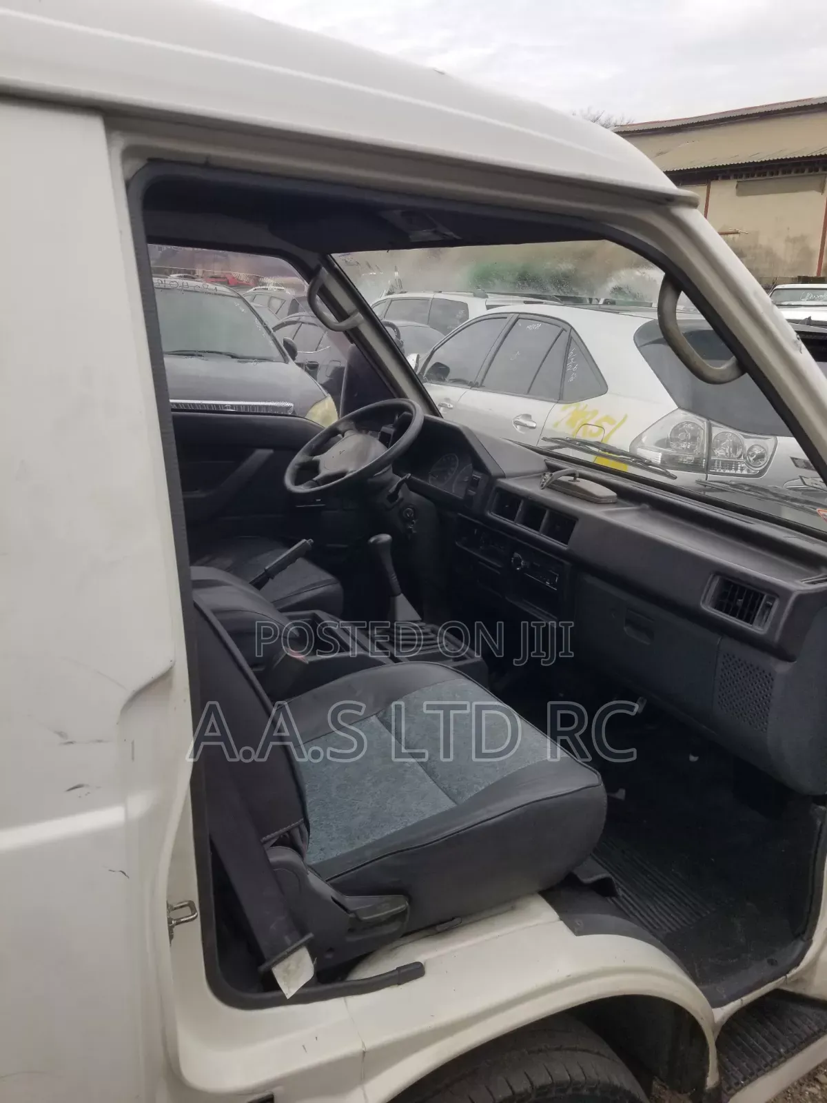 Mitsubishi Delica 2009 White